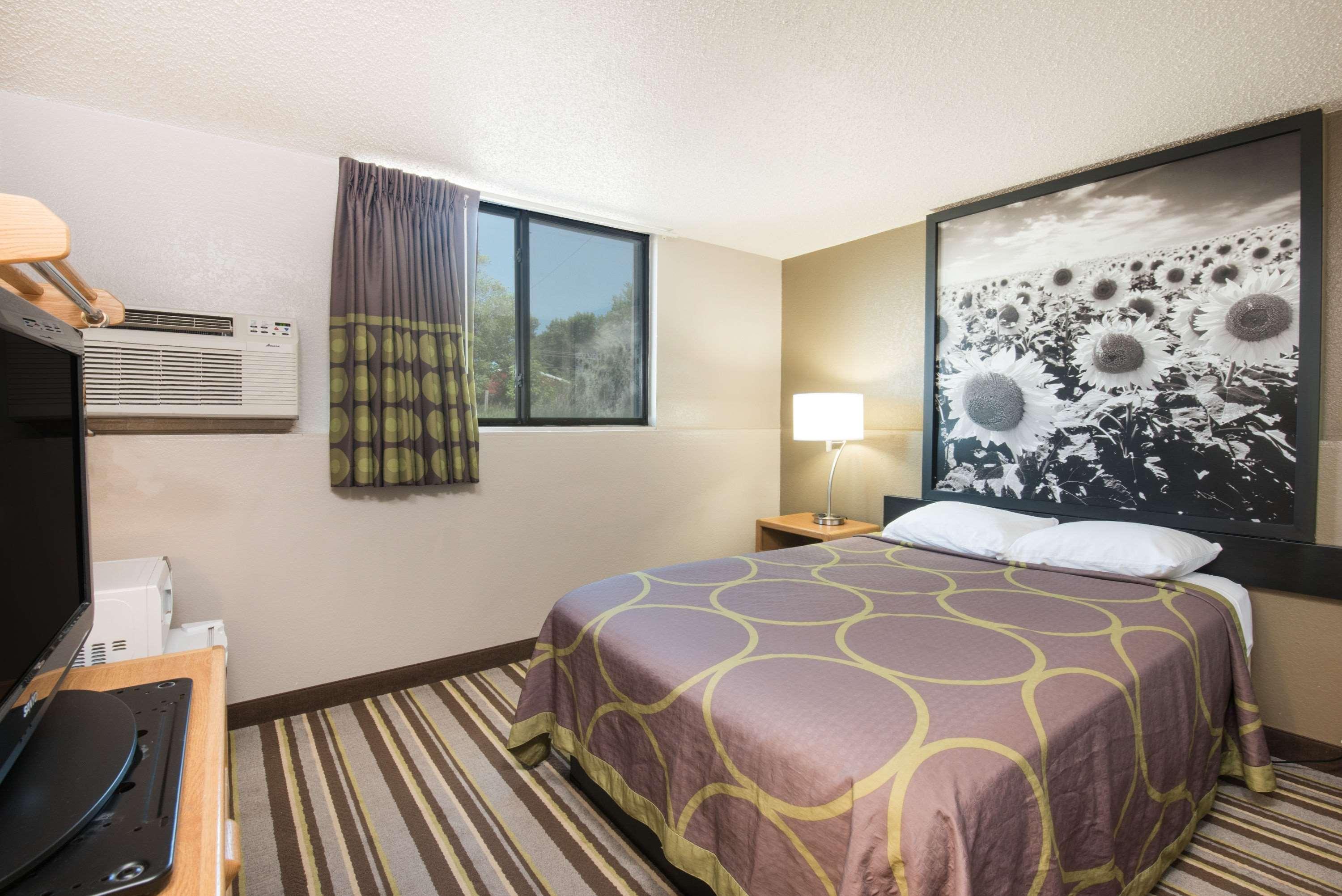 Super 8 By Wyndham Jamestown Kültér fotó